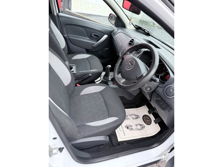 2015 Dacia Sandero Stepway - image 12