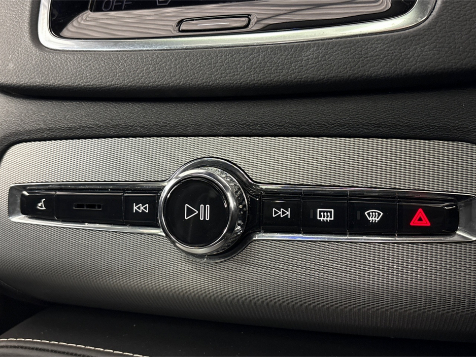 2021 Volvo XC90 - image 35