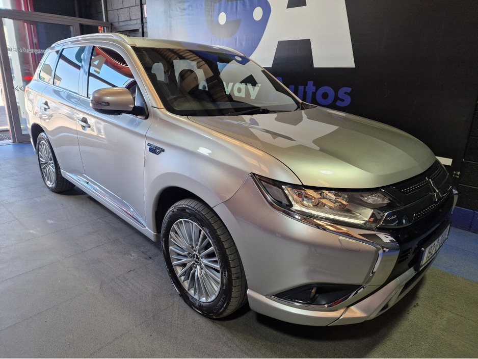 2019 Mitsubishi Outlander - image 10