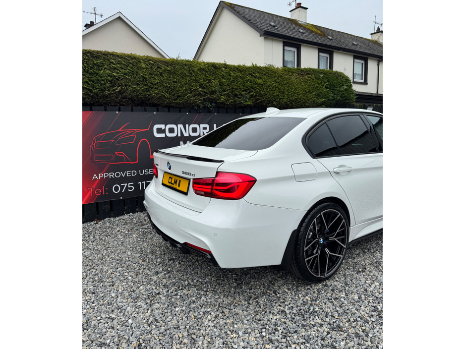 2016 BMW 3 Series - image 23