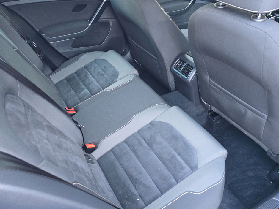 2016 Volkswagen Golf - image 18