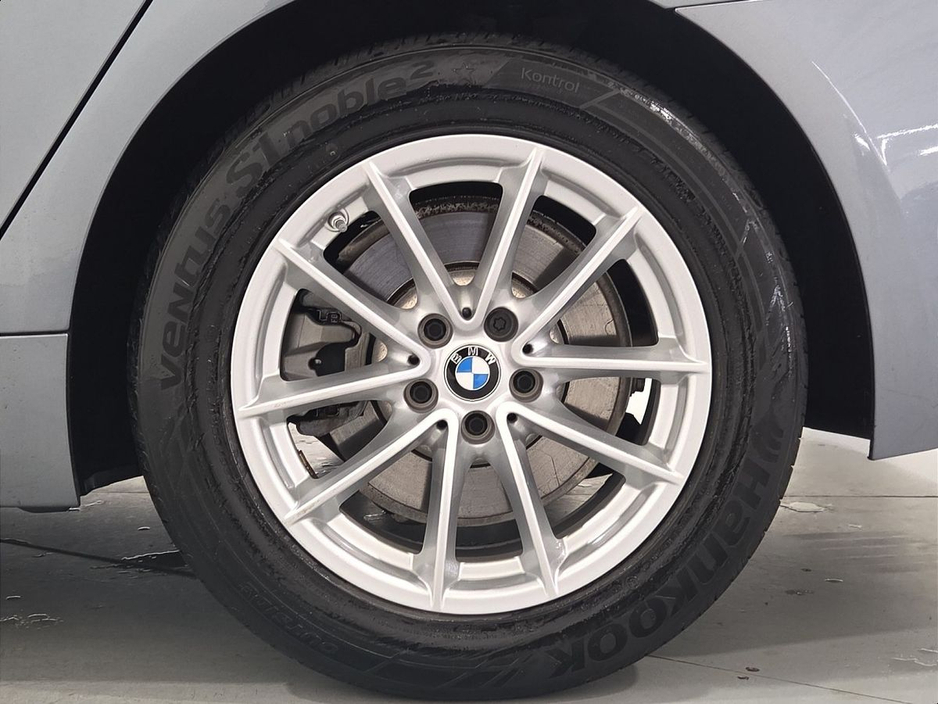 2022 BMW 5 Series 520d SE Saloon €37,950