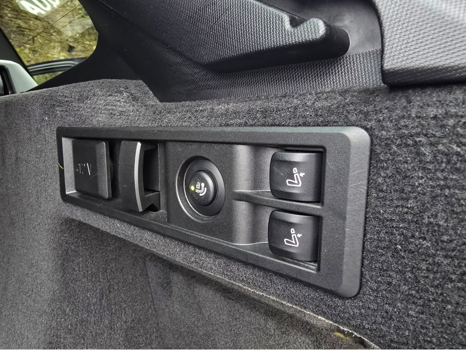 2021 BMW 3 Series - image 34