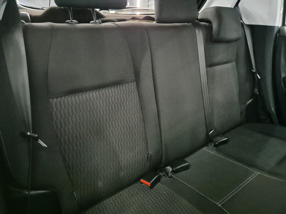 2016 Peugeot 208 - image 13