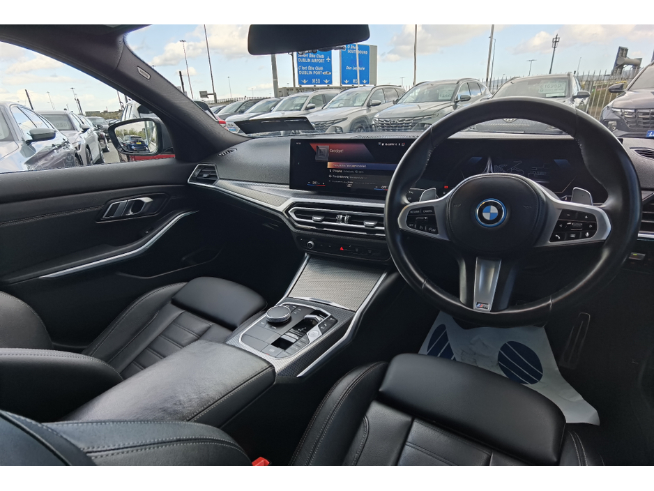 2022 BMW 3 Series - image 14