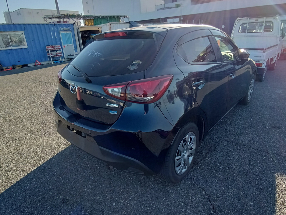 2017 Mazda Demio - image 3