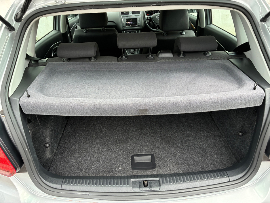 2015 Volkswagen Polo - image 11