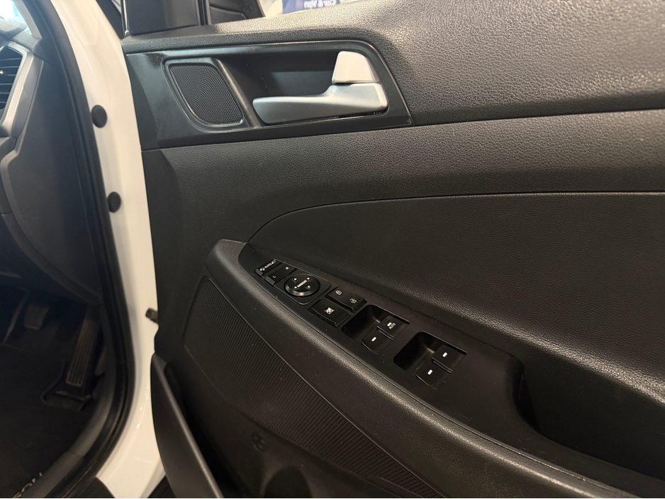 2016 Hyundai Tucson - image 11