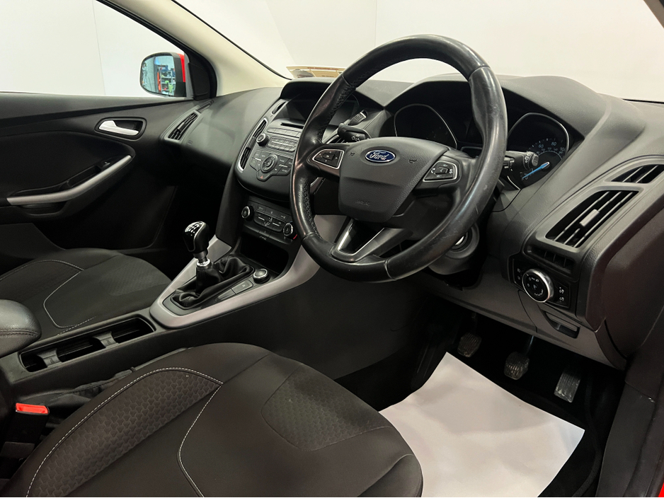 2015 Ford Focus 1.5 TDCI ZETEC 120PS 5DR €7,950