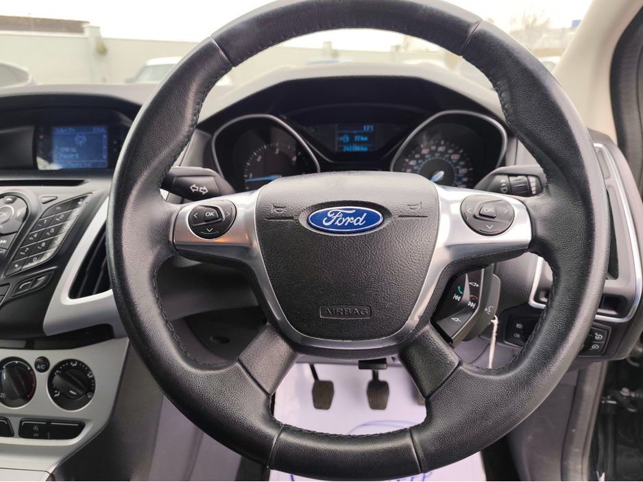 2012 Ford Focus - image 11