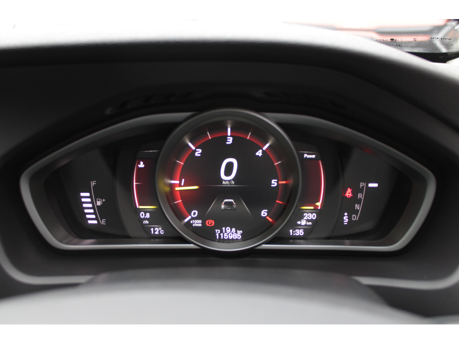 2017 Volvo V40 - image 12