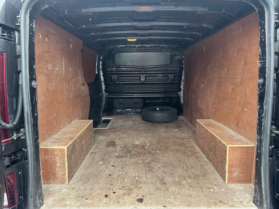 2019 Renault Trafic - image 15