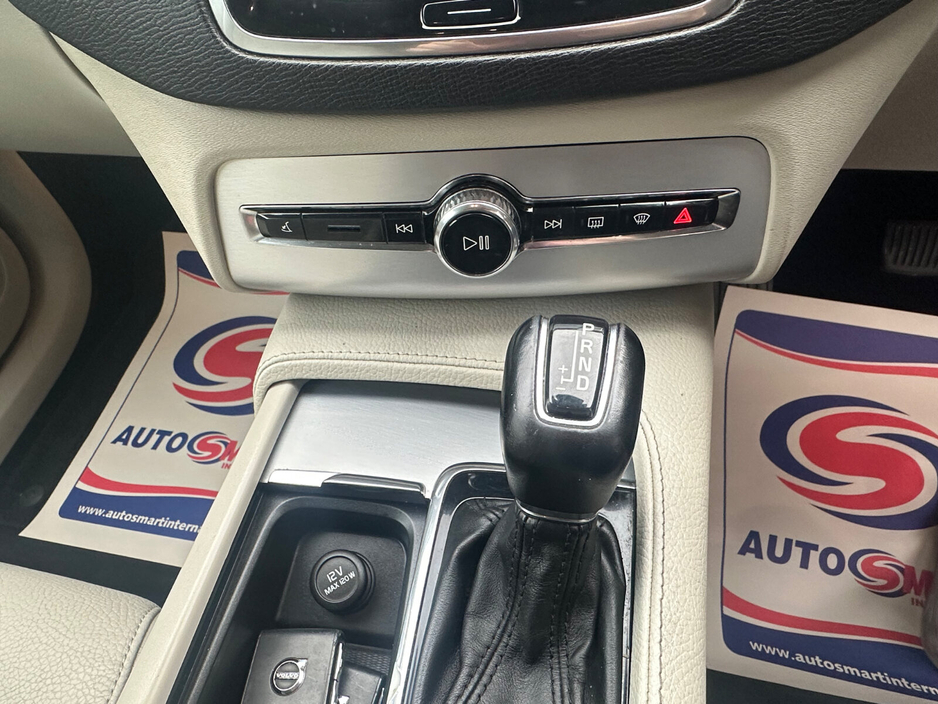 2017 Volvo XC90 D5 (235hp) AWD Momentum Geartronic