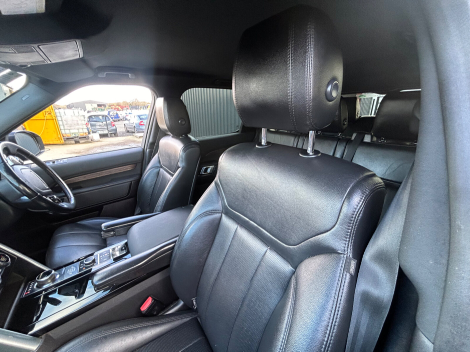 2019 Land Rover Discovery - image 5