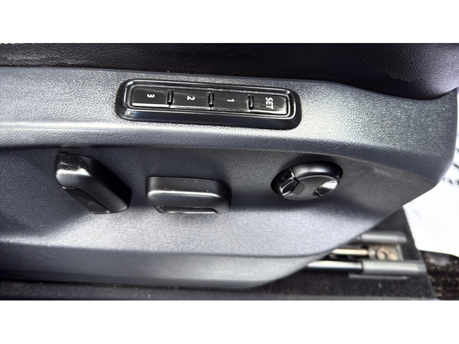 2018 Volkswagen Tiguan - image 11