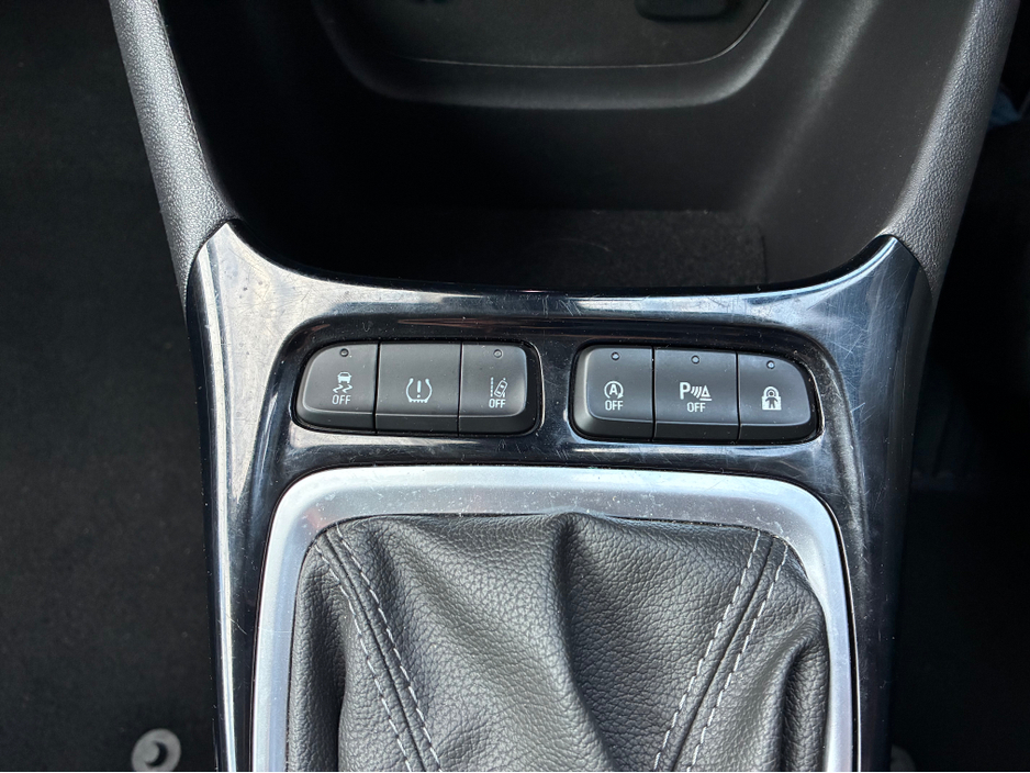 2022 Opel Crossland X - image 14
