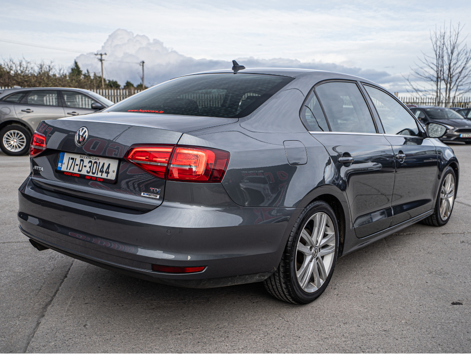 2017 Volkswagen Jetta - image 12