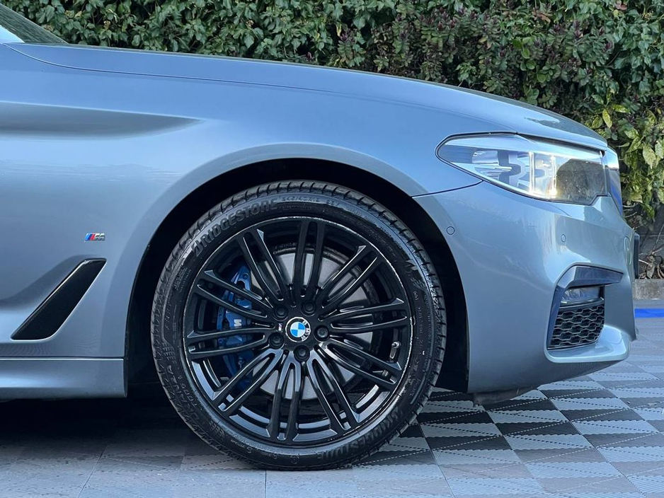 2019 BMW 5 Series - image 9