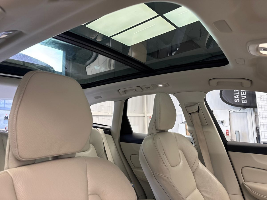 2023 Volvo XC60 - image 23