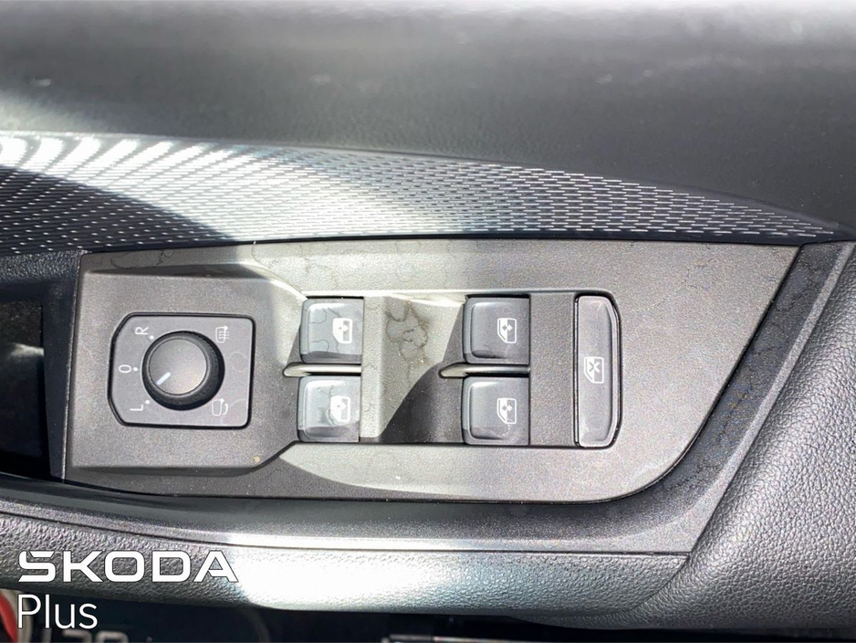 2023 Skoda Octavia - image 22