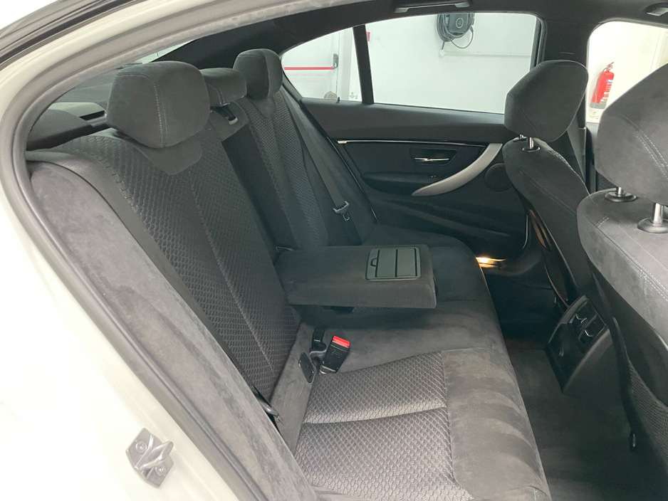 2016 BMW 3 Series - image 14