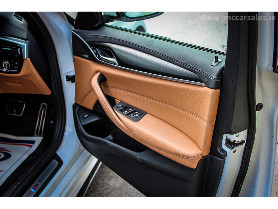 2021 BMW 5 Series - image 13