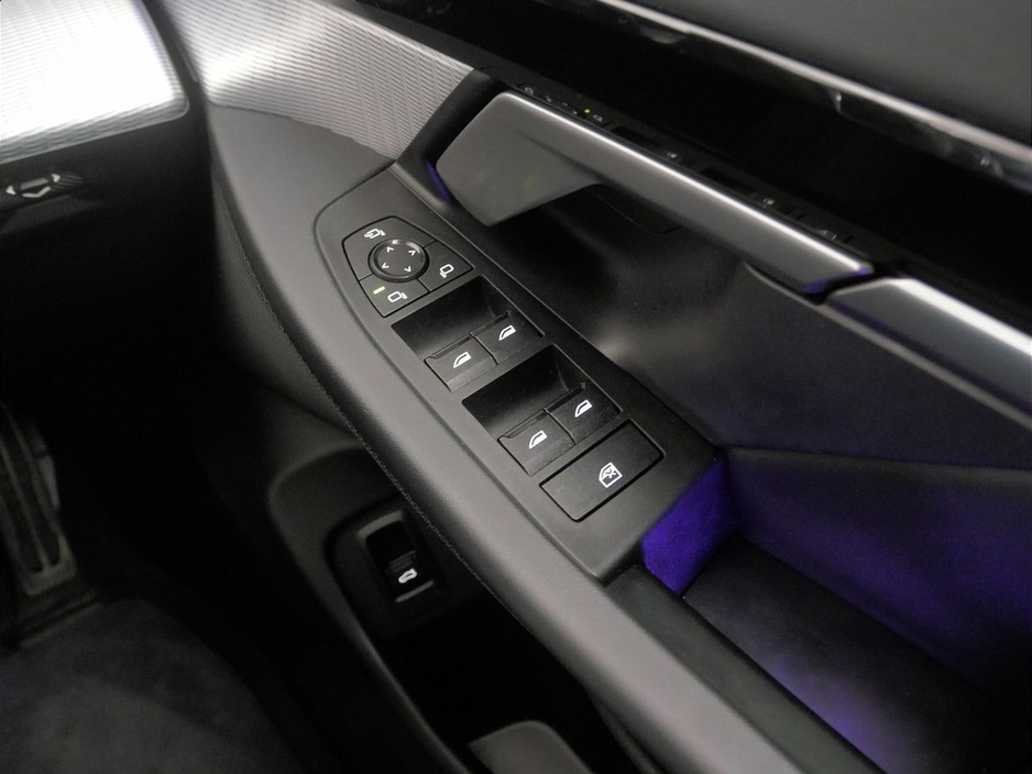 2025 BMW 5 Series - image 21