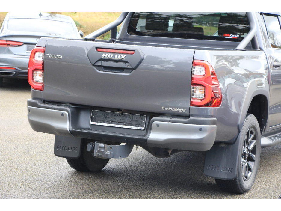 2023 Toyota Hilux - image 24