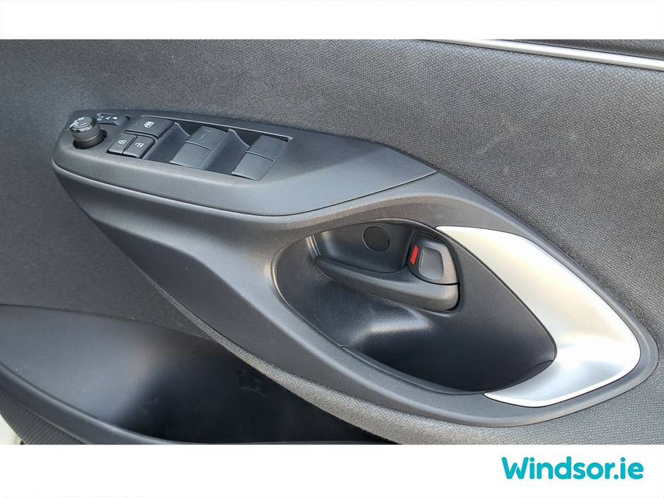 2021 Toyota Yaris Cross - image 27