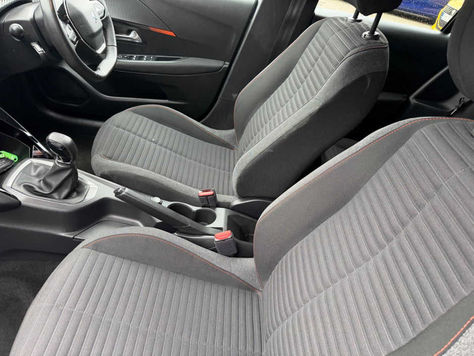2023 Peugeot 208 - image 9