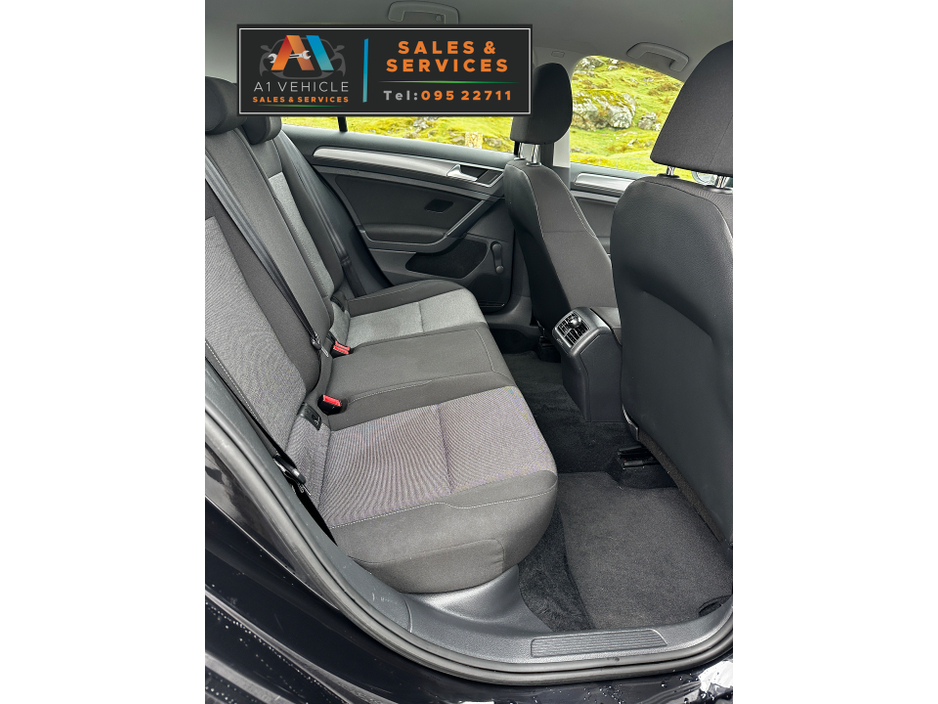 2013 Volkswagen Golf - image 27