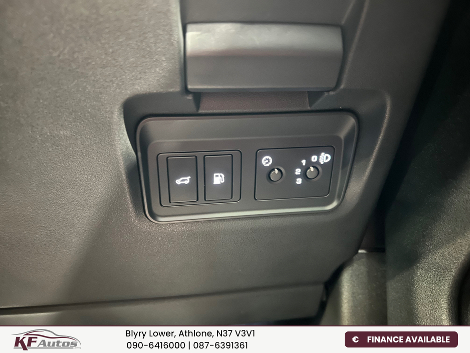 2024 Land Rover Range Rover Evoque - image 32