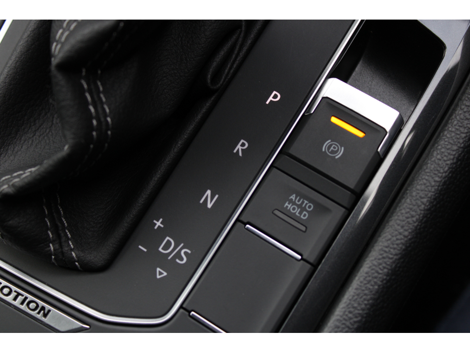 2018 Volkswagen Tiguan - image 20