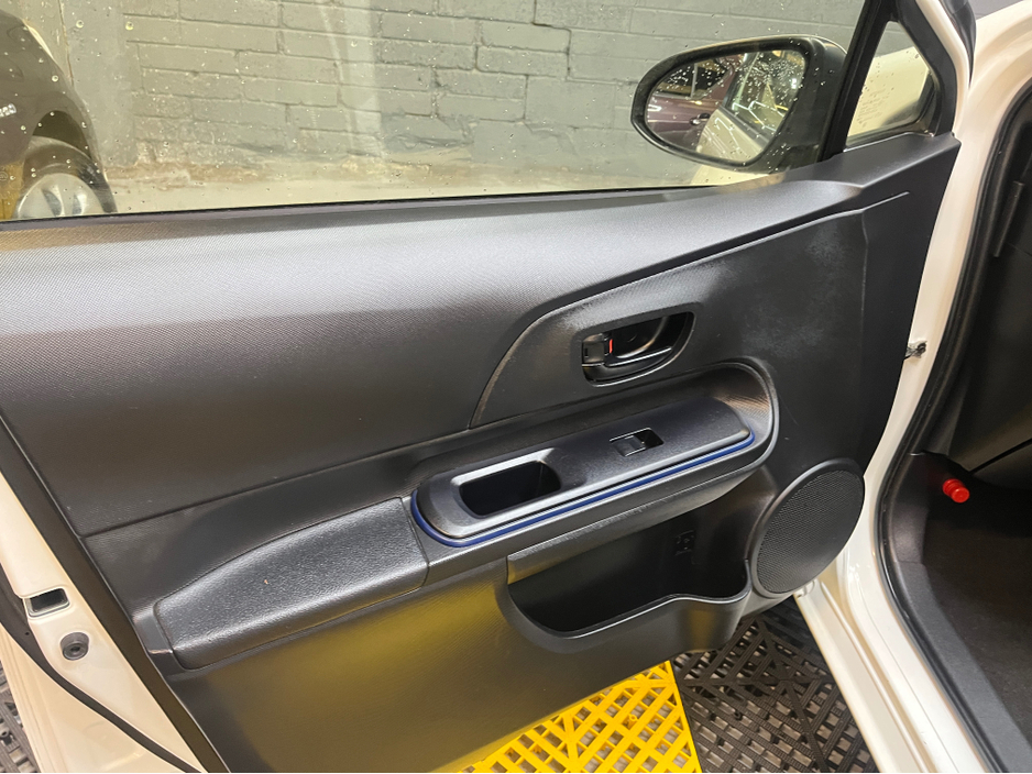 2016 Toyota Aqua - image 15