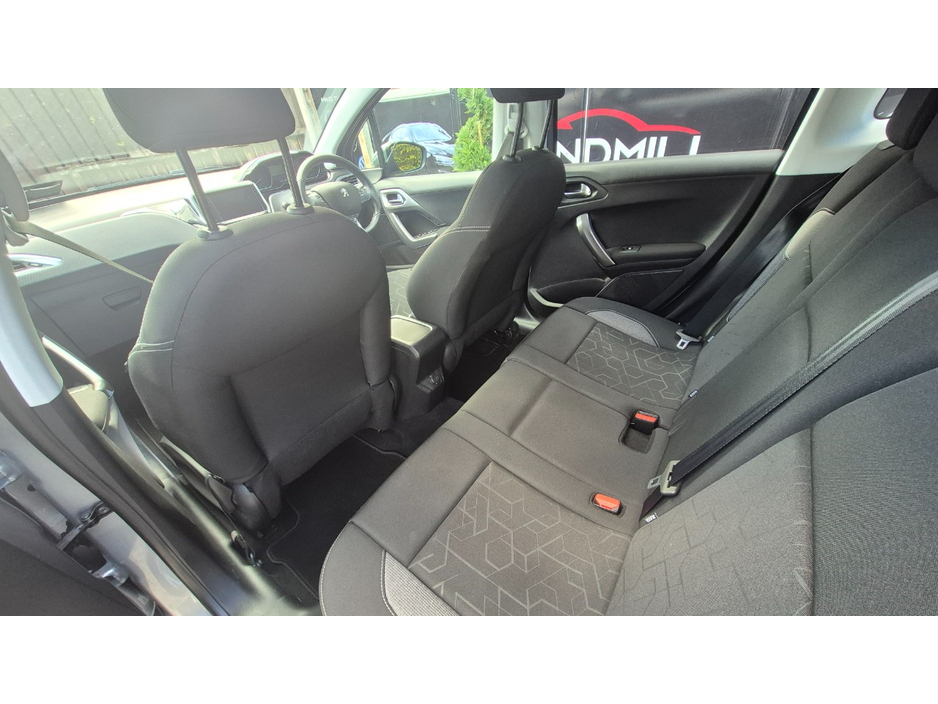 2018 Peugeot 2008 - image 9