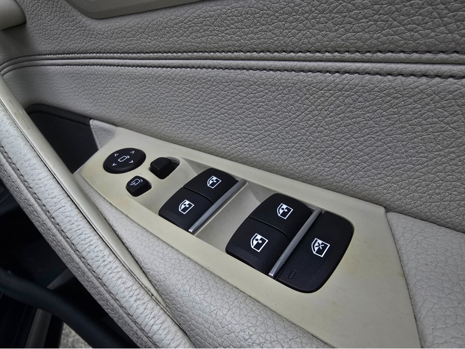 2017 BMW 5 Series - image 20