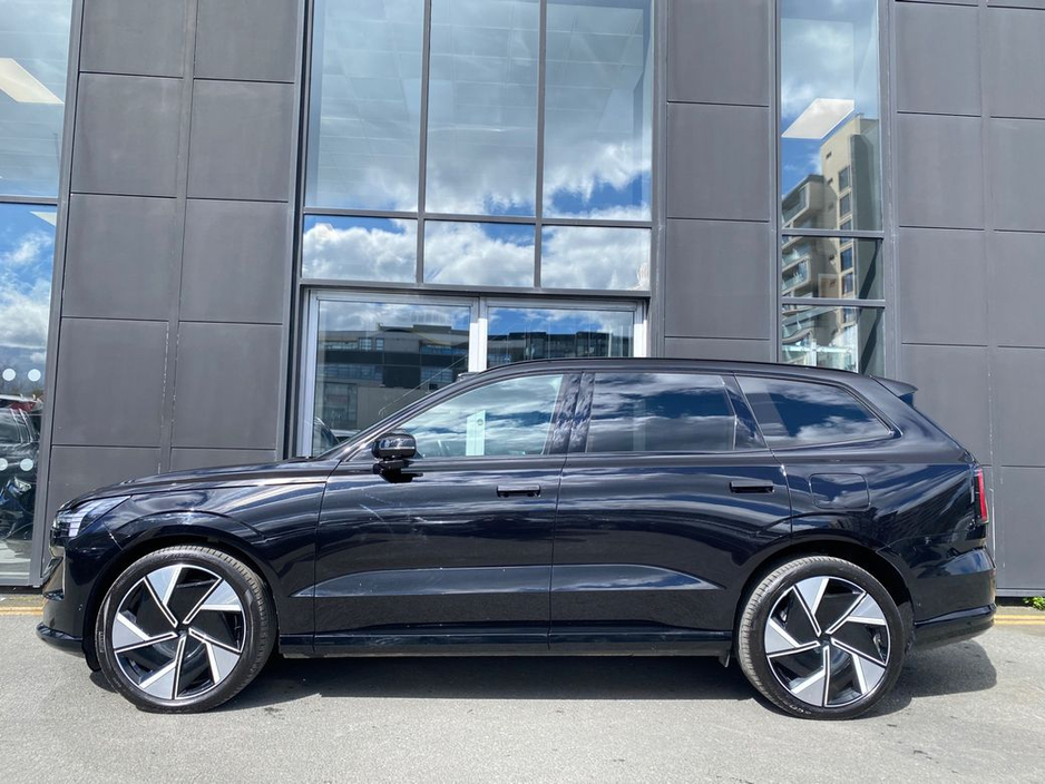 2025 Volvo EX90 - image 7