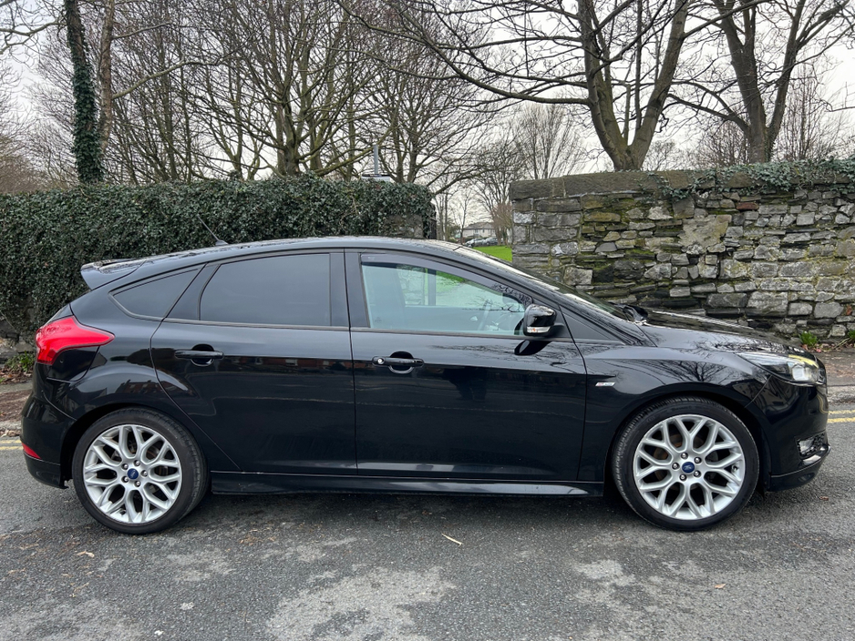 2017 Ford Focus - image 9