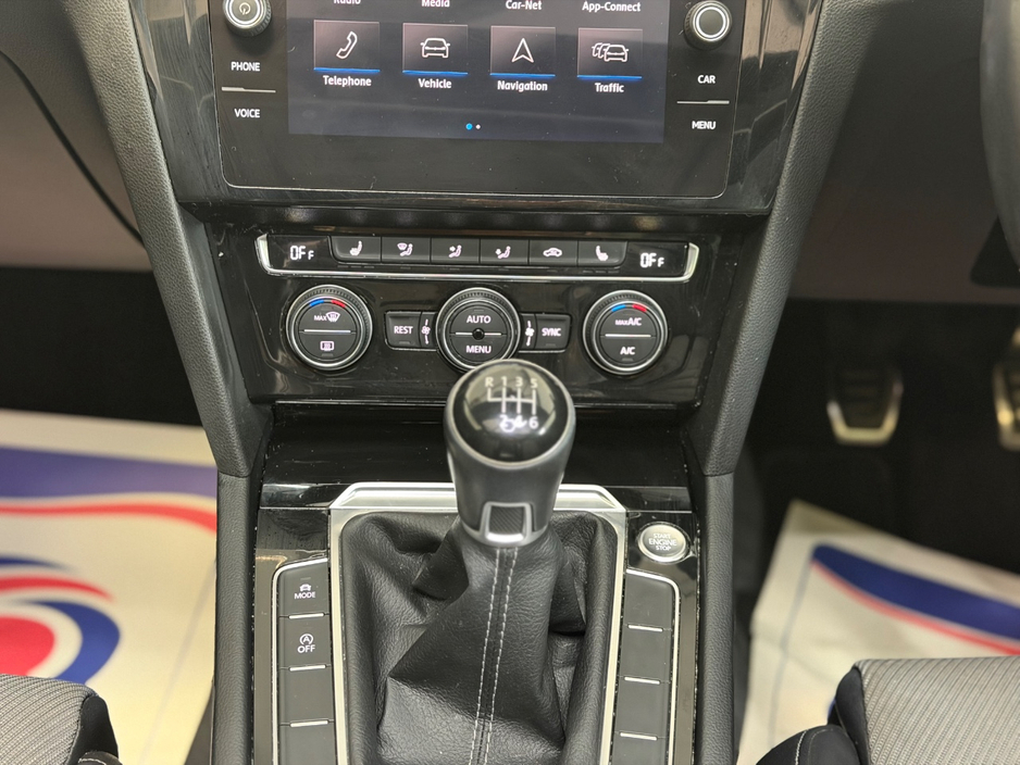 2018 Volkswagen Passat - image 18