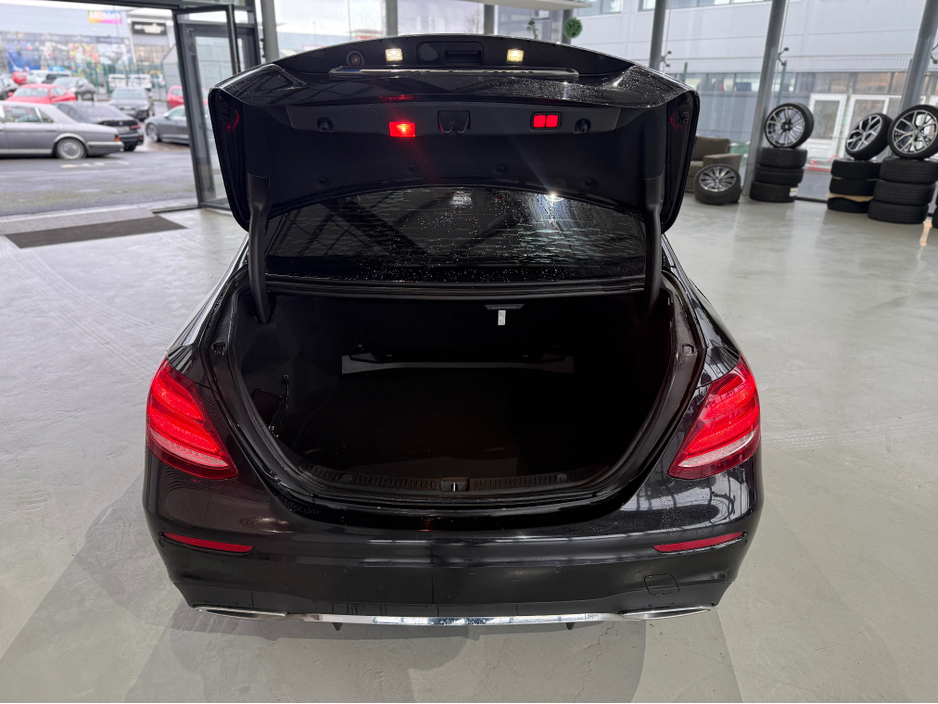 2016 Mercedes-Benz E Class - image 10