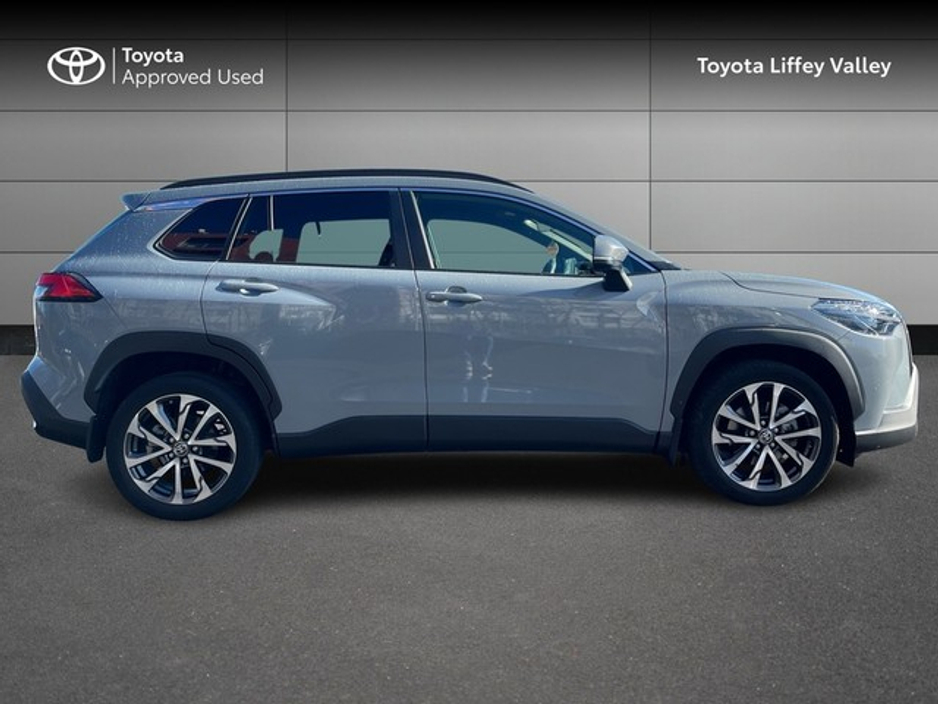 2024 Toyota Corolla Cross - image 3