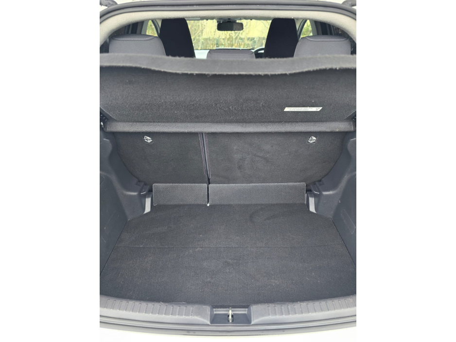 2022 Toyota Yaris - image 17