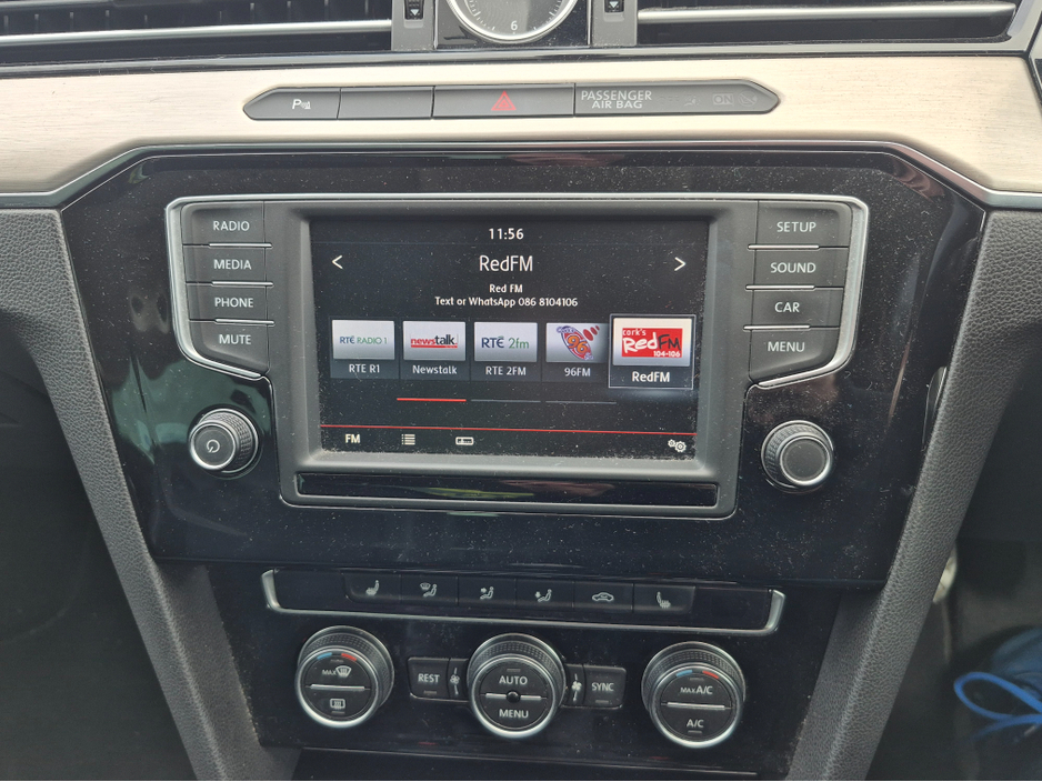 2015 Volkswagen Passat - image 7