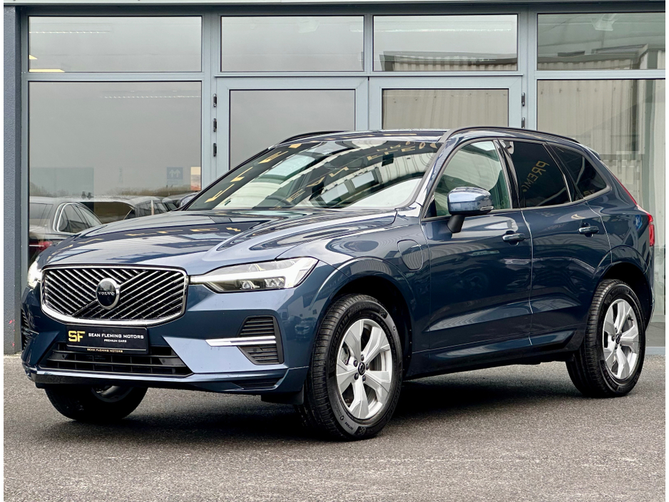 2025 Volvo XC60 - image 2