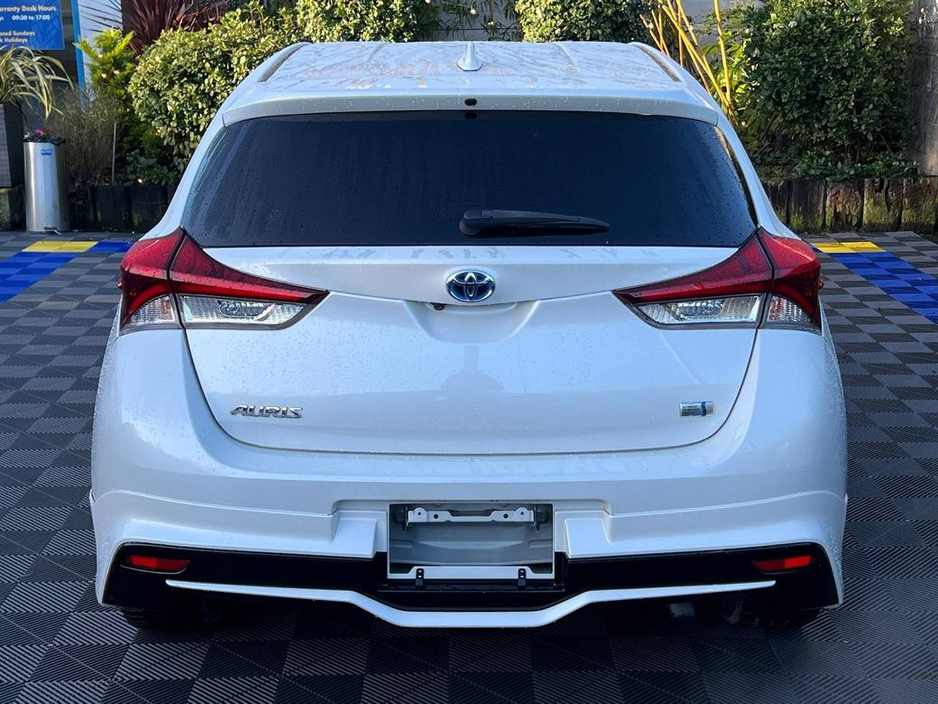 2016 Toyota Auris 1.8 HYBRID MODELLISTA PACK // 17" DIAMOND CUT ALLOYS // HEATED SEATS // REVERSE CAMERA €14,950