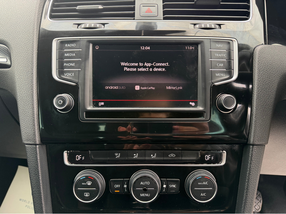 2016 Volkswagen Golf - image 20