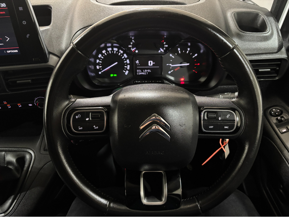 2021 Citroen Berlingo - image 11