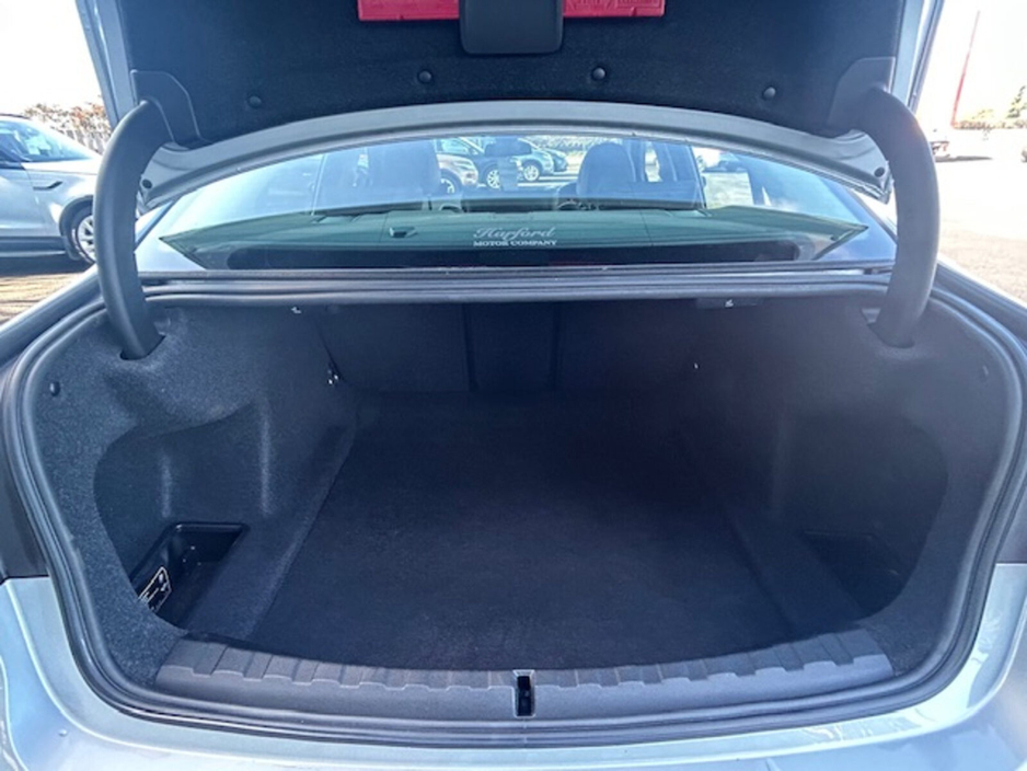 2020 BMW 3 Series - image 16