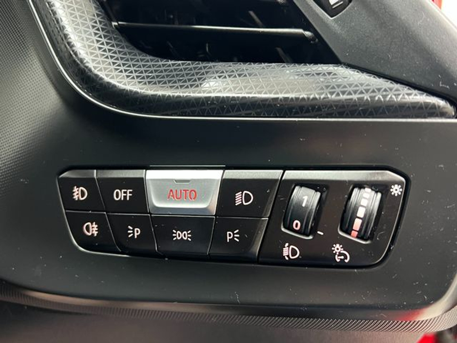 2020 BMW 1 Series - image 34