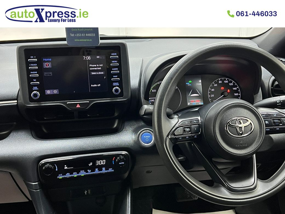 2021 Toyota Yaris - image 9